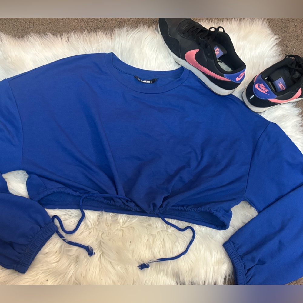 SHEIN Blue Cropped Sweater
